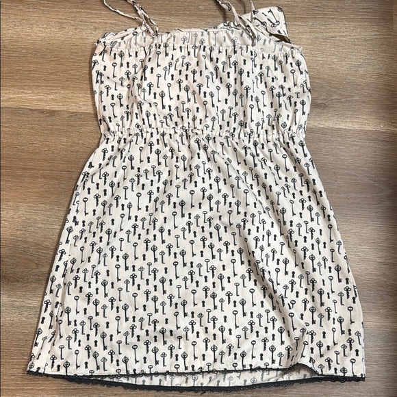 Black and Cream Pleated Spaghetti Strap Sundress - Picture 4 of 6
